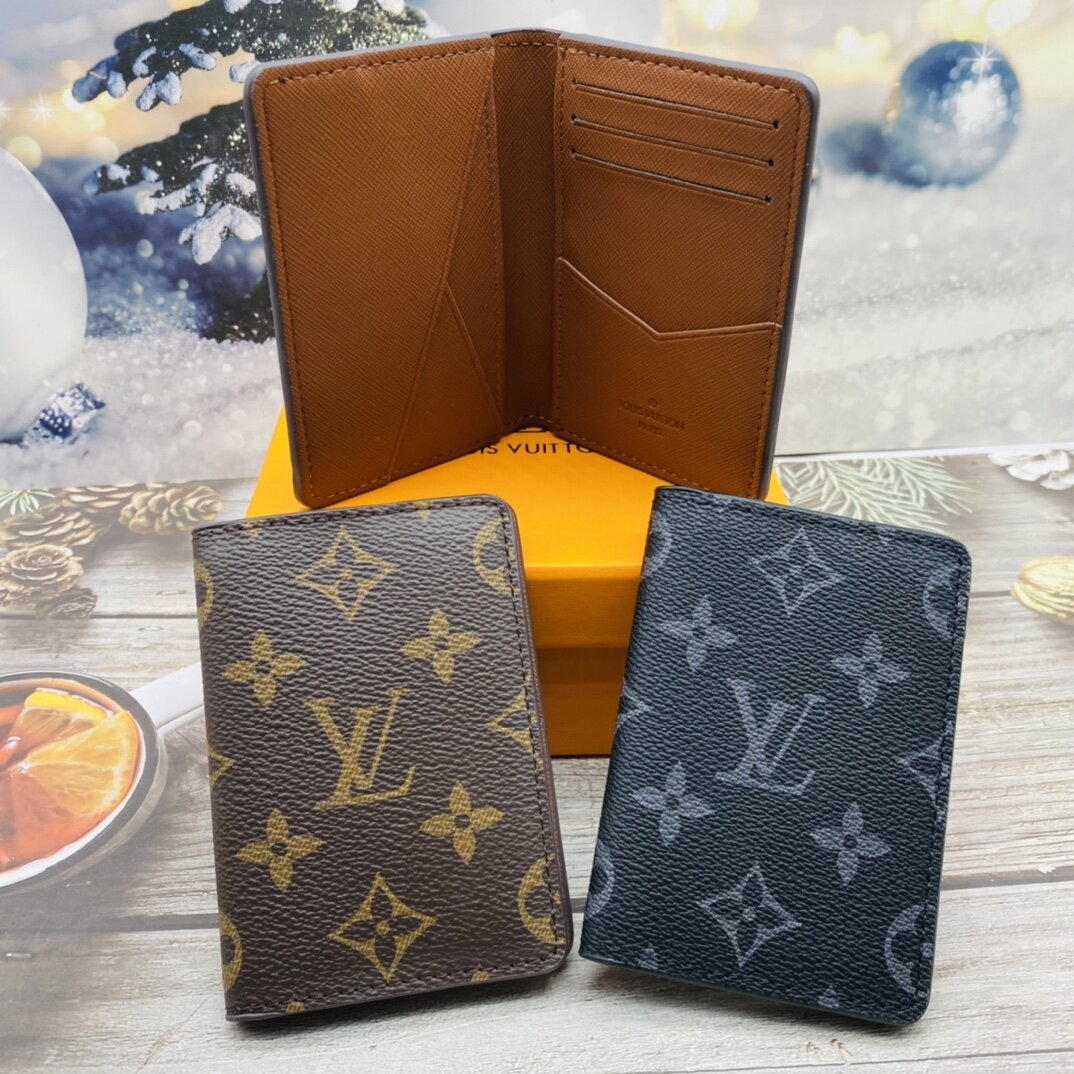 LV card wallet 3